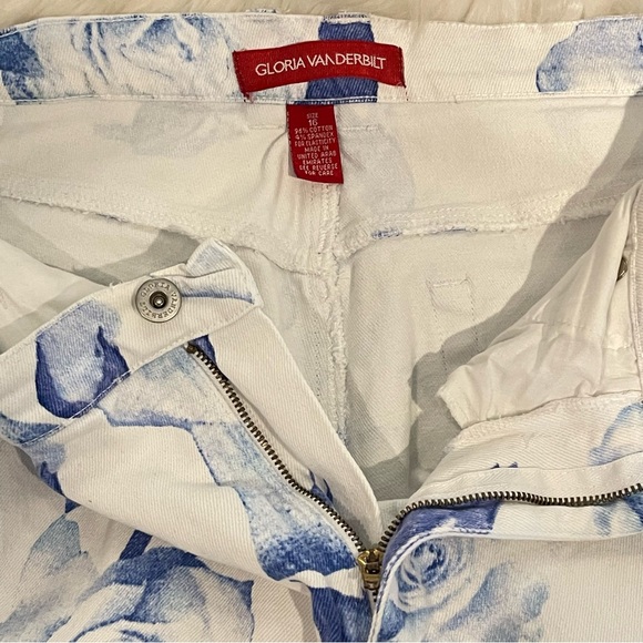 Gloria Vanderbilt High Rise Floral Blue Rose Capris - Picture 4 of 6